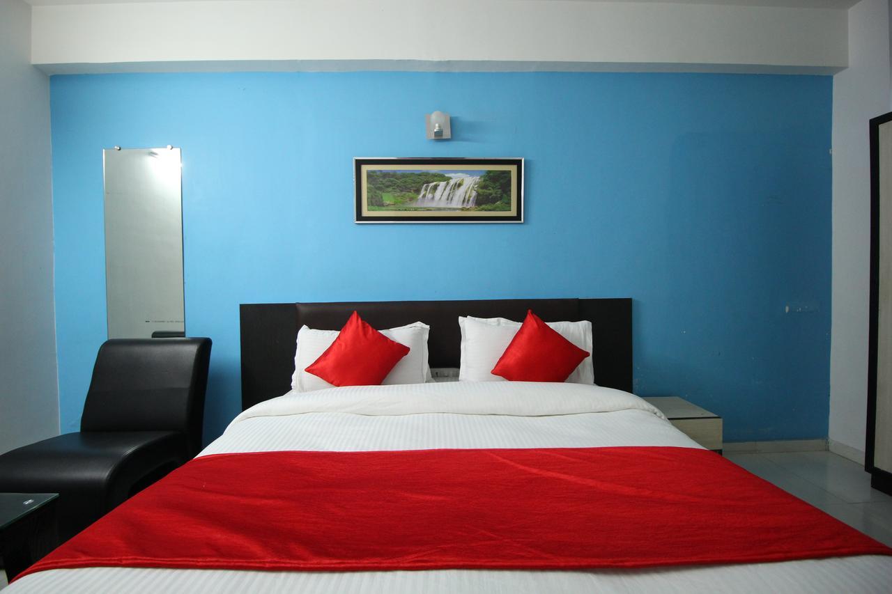 Hotel Hillton Gandhinagar Kültér fotó