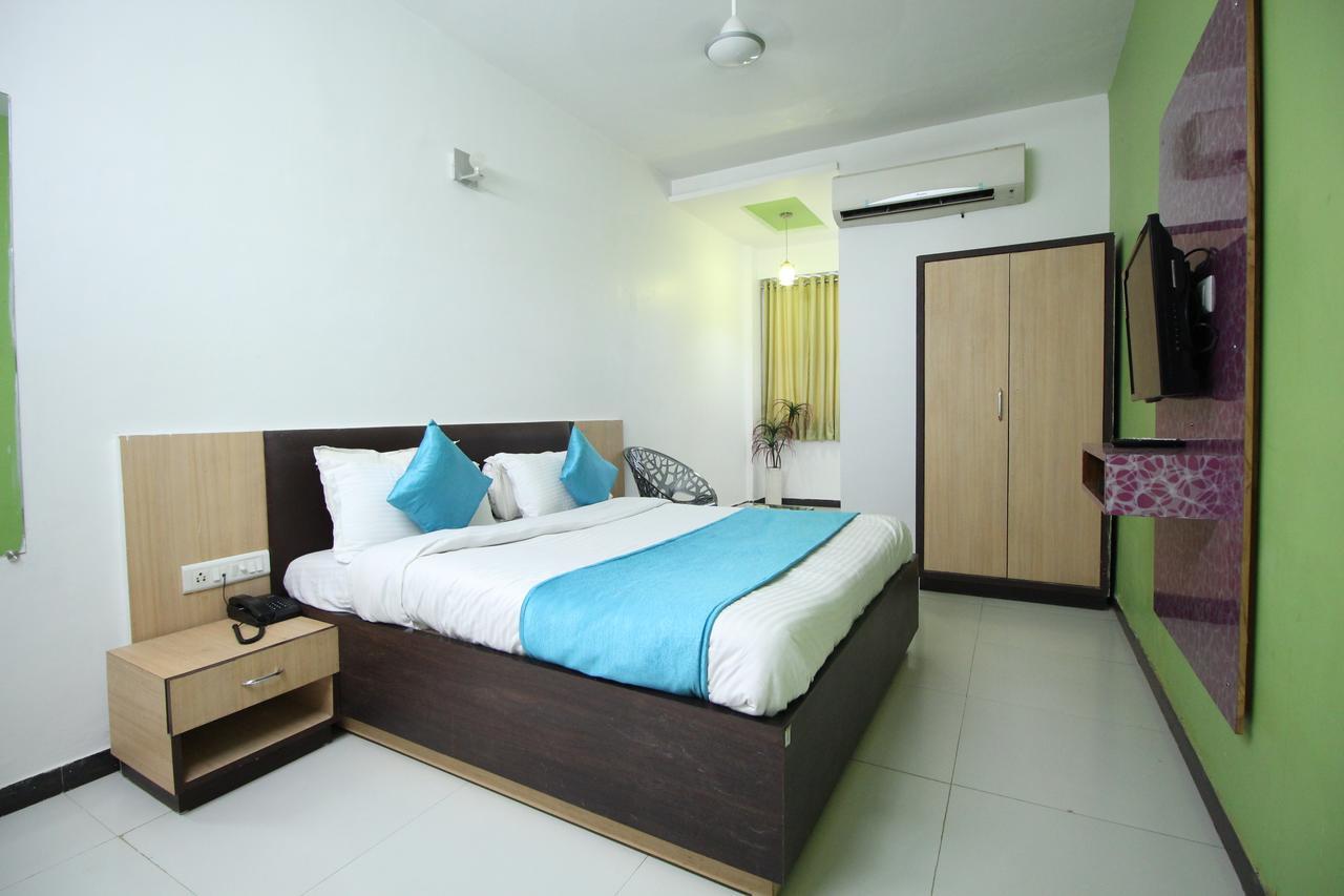 Hotel Hillton Gandhinagar Kültér fotó