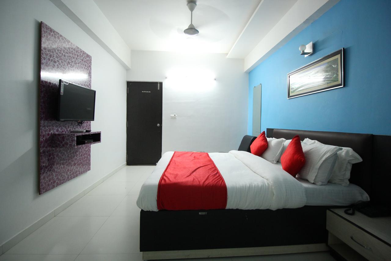 Hotel Hillton Gandhinagar Kültér fotó