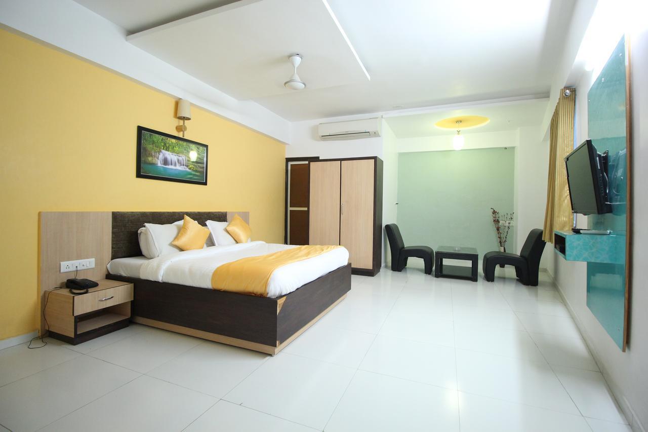 Hotel Hillton Gandhinagar Kültér fotó