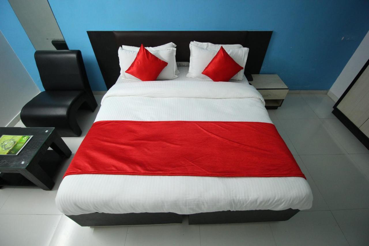 Hotel Hillton Gandhinagar Kültér fotó