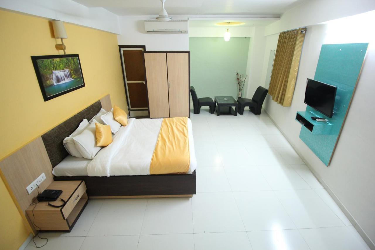 Hotel Hillton Gandhinagar Kültér fotó
