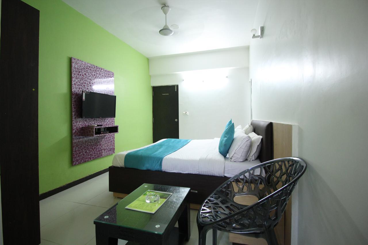 Hotel Hillton Gandhinagar Kültér fotó