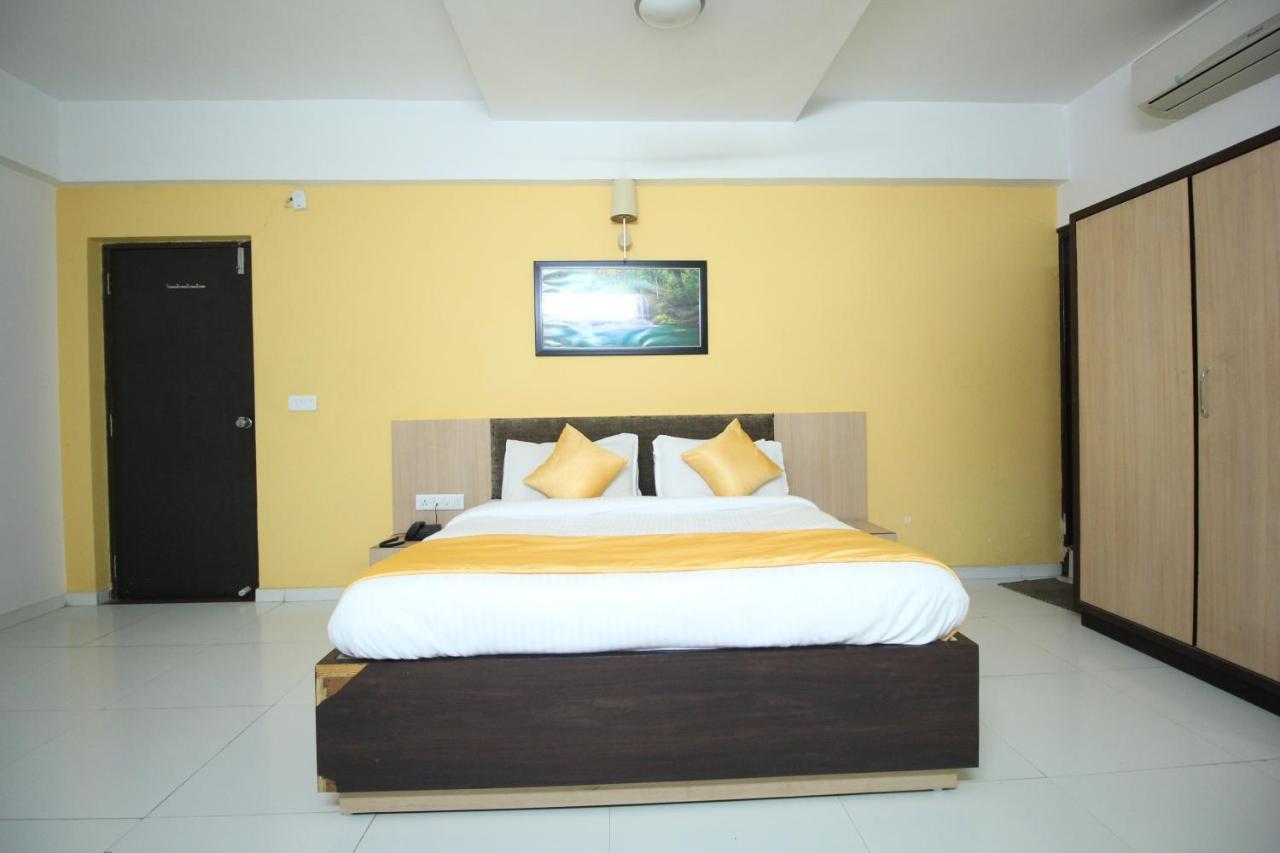 Hotel Hillton Gandhinagar Kültér fotó