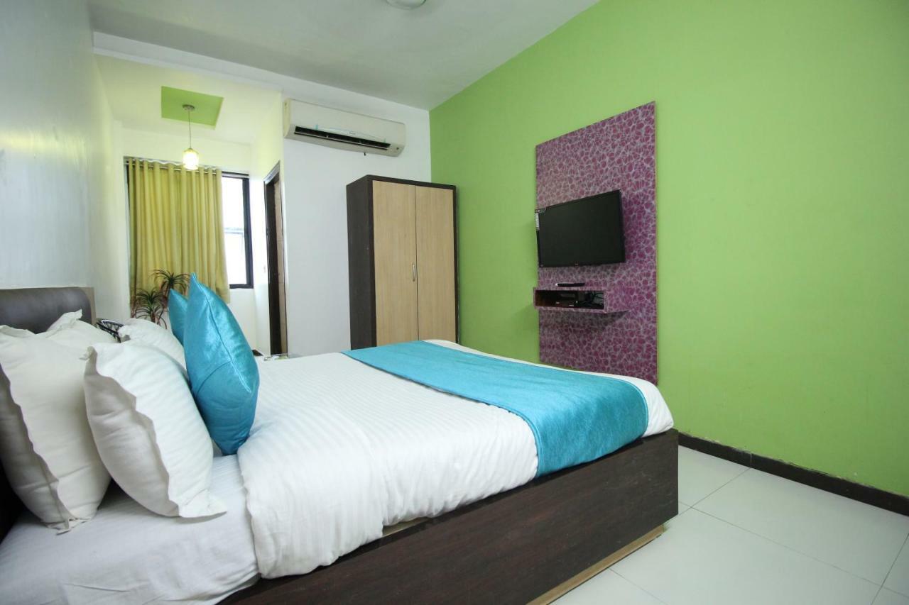 Hotel Hillton Gandhinagar Kültér fotó