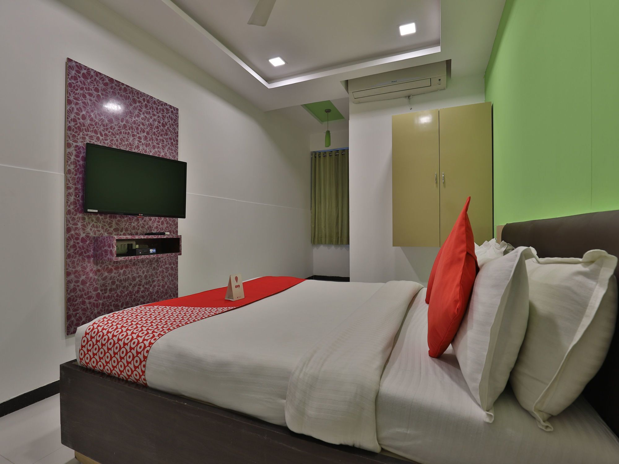 Hotel Hillton Gandhinagar Kültér fotó